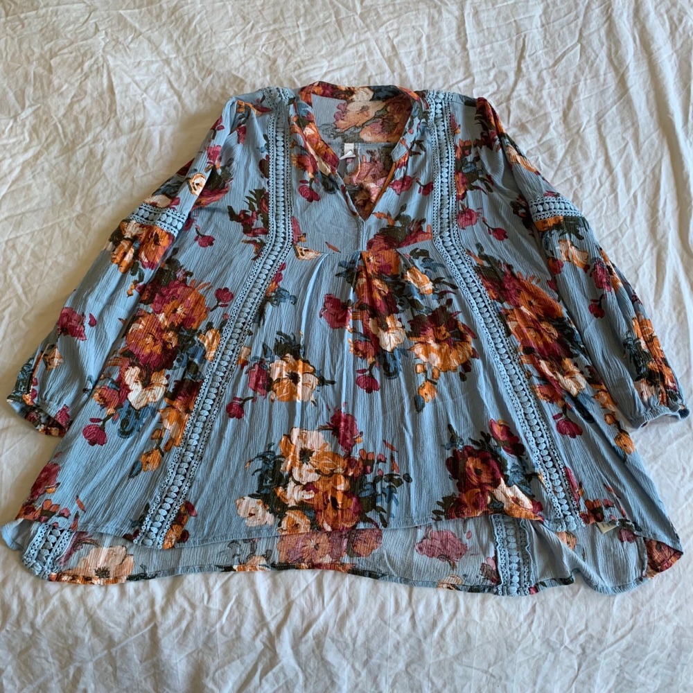 Giddy Up Glamour Womens M Blue Floral Hi Low Tunic Top Crochet Trim Boho Peasant